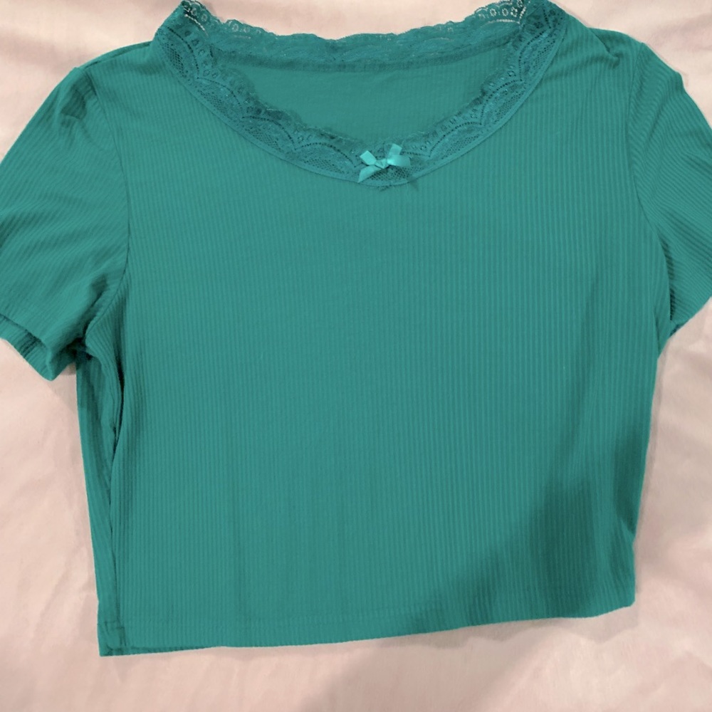 Green baby tee with lace and bow